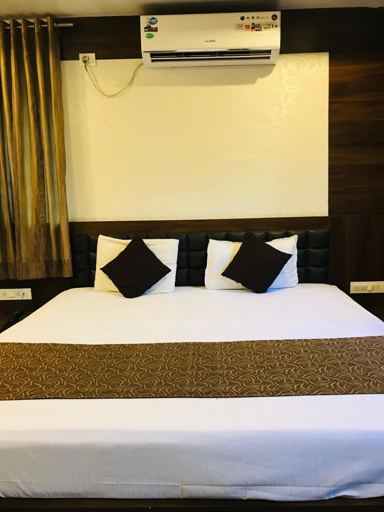 Liva Rooms Nashik Exterior photo